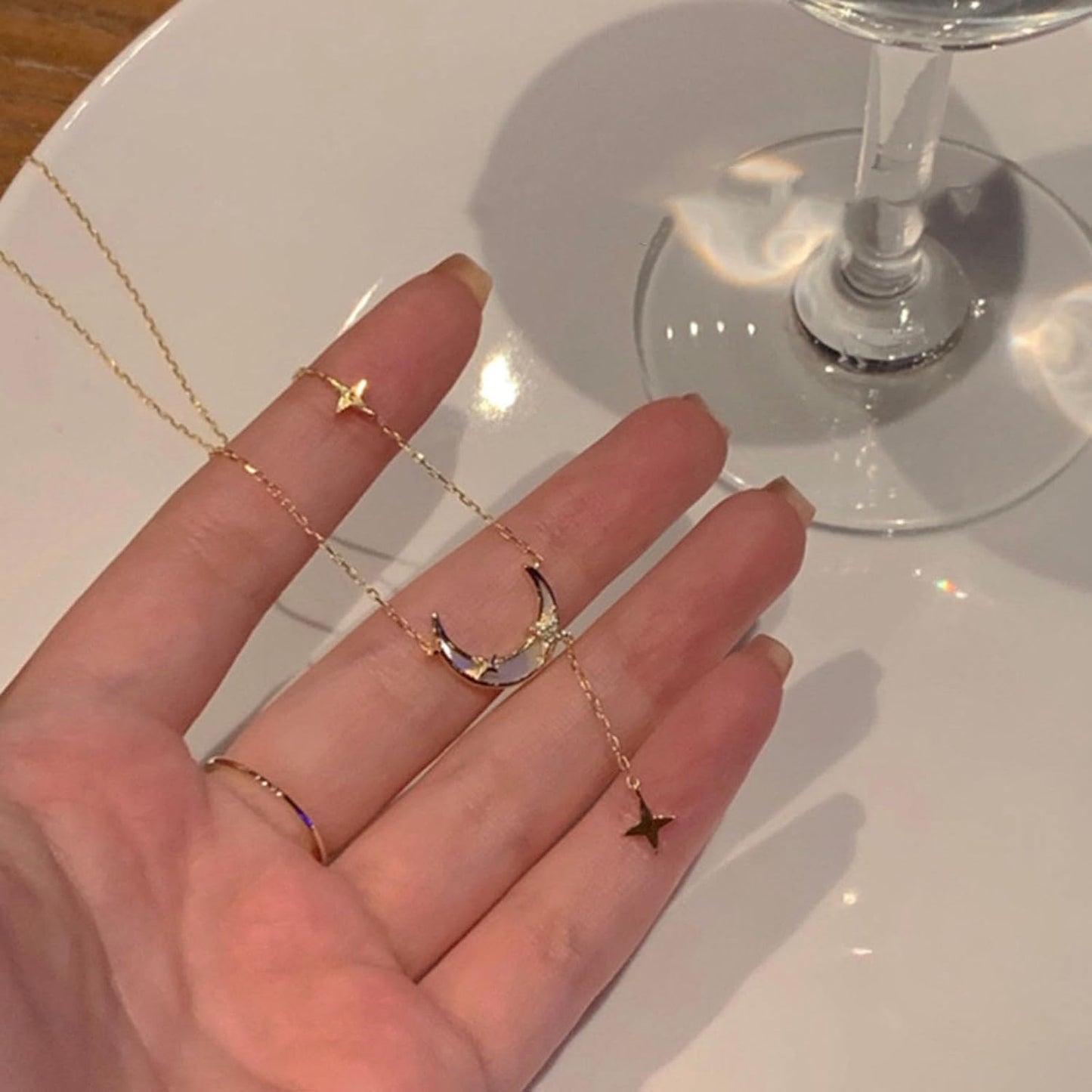 Bijoux délicats, Collier Unique au Design Croissant de Lune, Petite étoile, Pendentif Ras du Cou en Or délicat pour Femmes et Filles