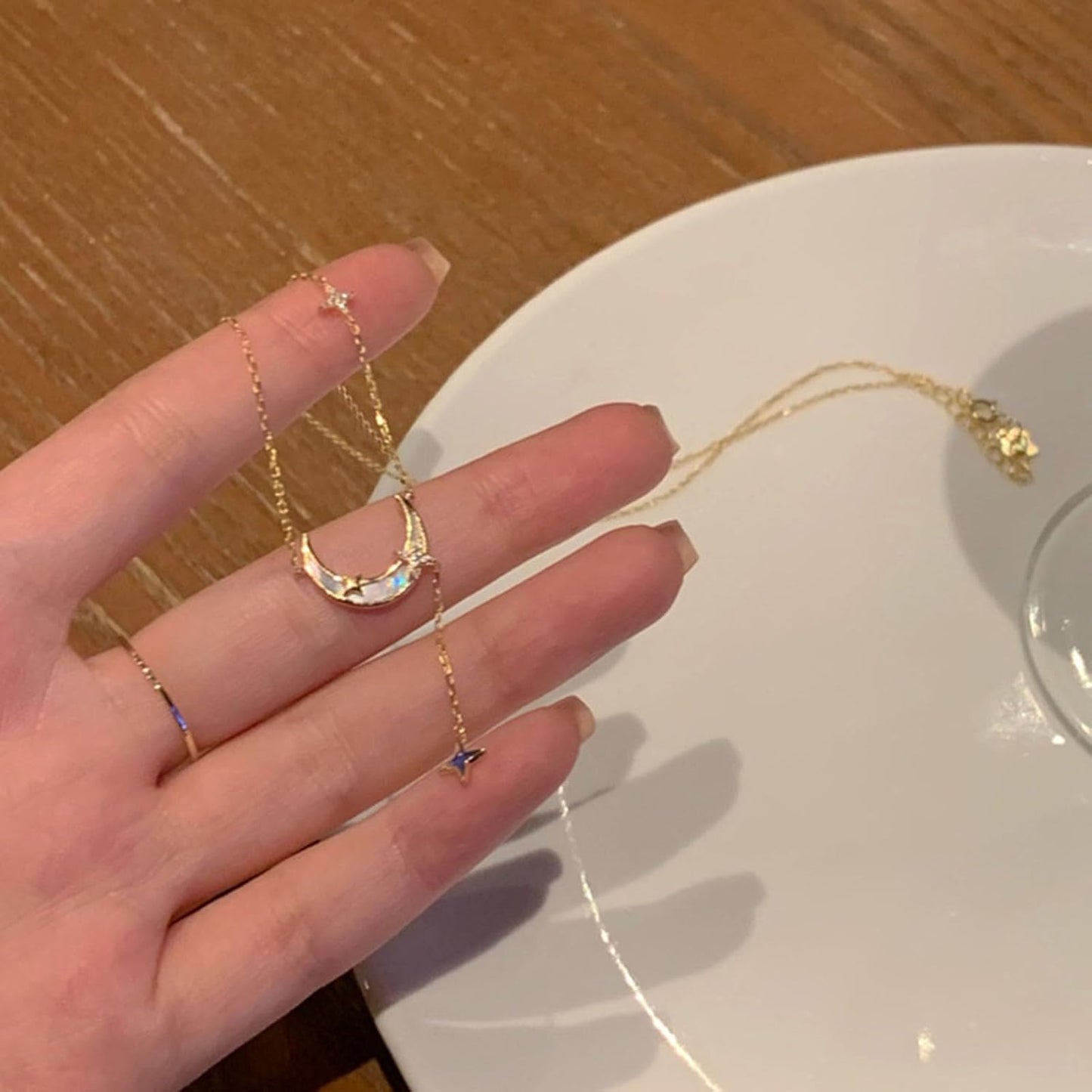 Bijoux délicats, Collier Unique au Design Croissant de Lune, Petite étoile, Pendentif Ras du Cou en Or délicat pour Femmes et Filles